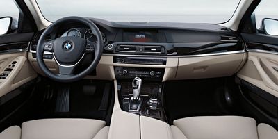 Интерьер BMW Active Hybrid 5